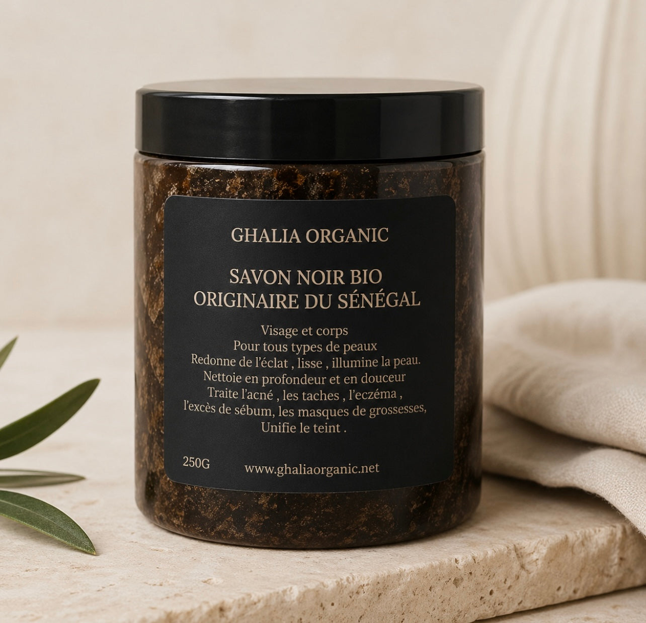 ✨ Souvent en rupture ✨ Savon Noir Naturel – Peau lisse, nette & éclatante Notre best-seller ⭐ Noté 4.9/5 – Une peau plus lisse, plus nette et éclatante jour après jour